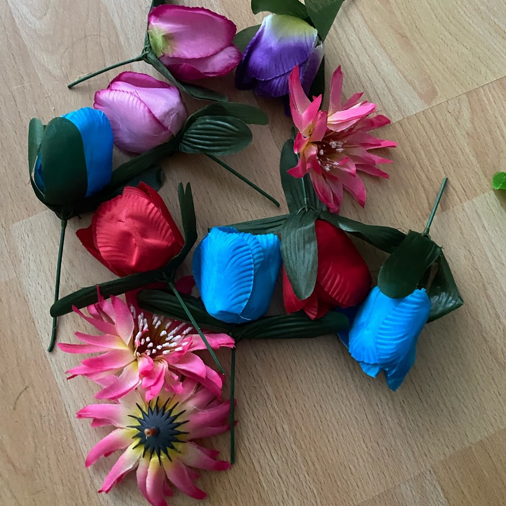 ⭐️Assorted Artificial Flowers!🌟 - Picture 6 of 9